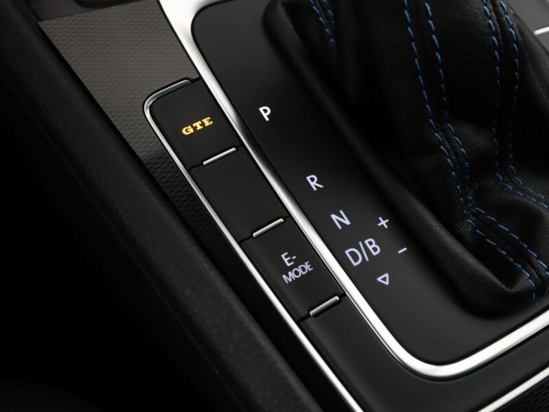 Volkswagen Golf PHEV bi-xenon navi klima auto kamera i czujniki parkowania grzane fote VII (2012-)
