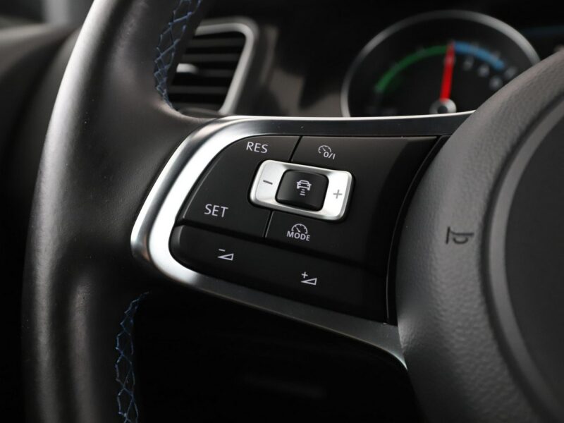 Volkswagen Golf PHEV bi-xenon navi klima auto kamera i czujniki parkowania grzane fote VII (2012-)