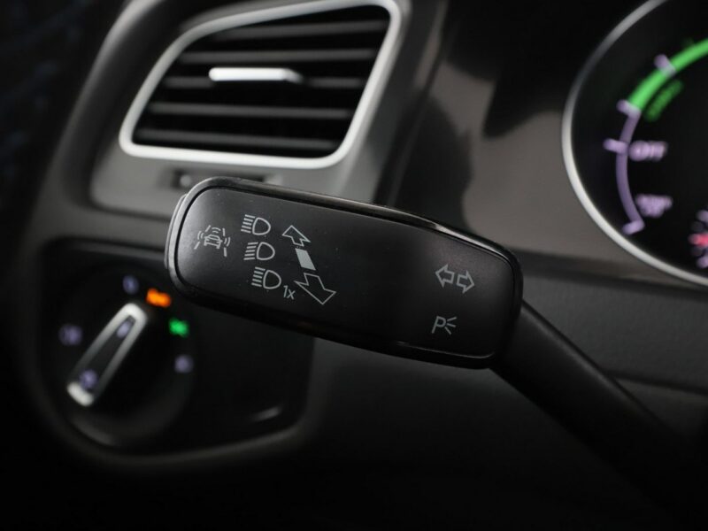 Volkswagen Golf PHEV bi-xenon navi klima auto kamera i czujniki parkowania grzane fote VII (2012-)