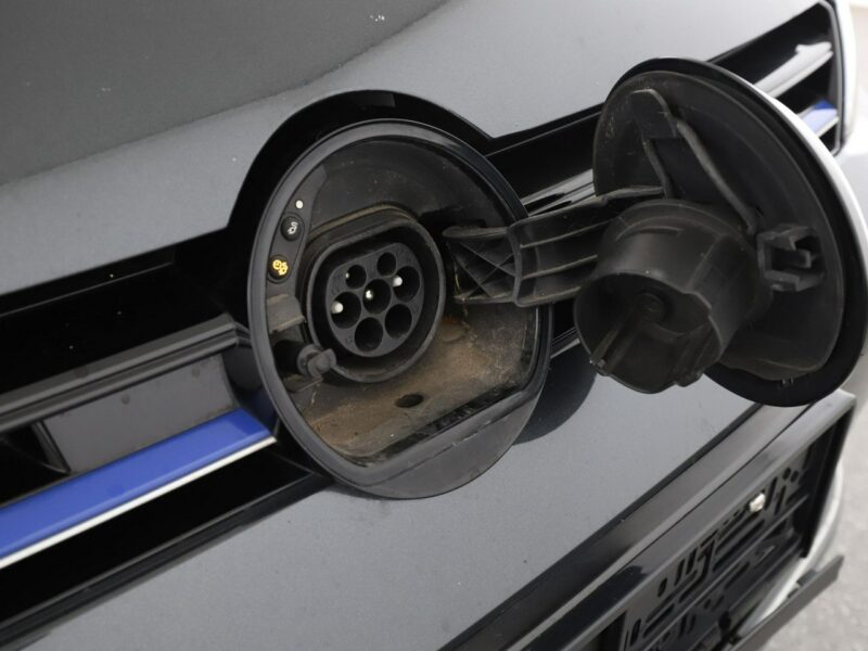 Volkswagen Golf PHEV bi-xenon navi klima auto kamera i czujniki parkowania grzane fote VII (2012-)