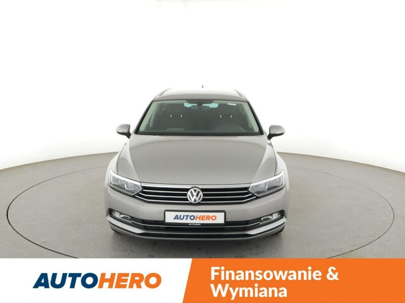 Volkswagen Passat navi skóra/alcantara LED klima auto grzane fotele czujniki parkowania B8 (2014-2023)