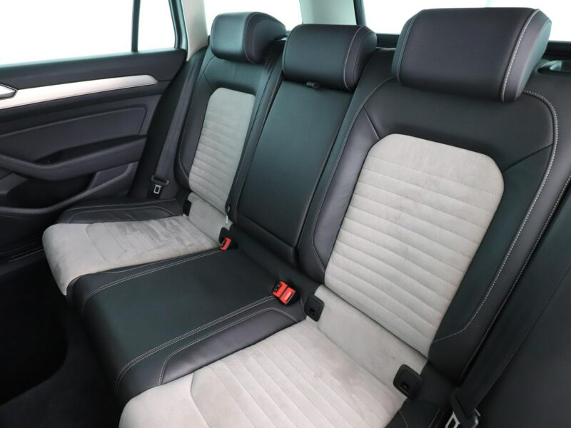 Volkswagen Passat navi skóra/alcantara LED klima auto grzane fotele czujniki parkowania B8 (2014-2023)