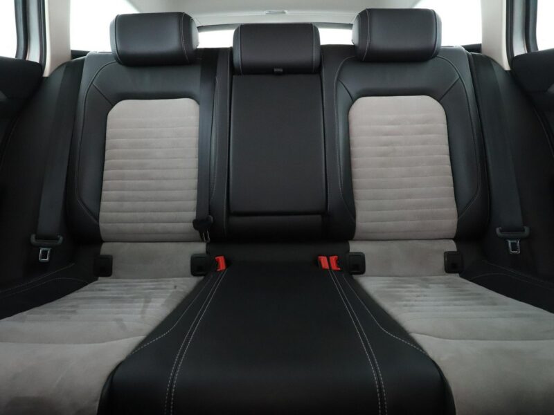 Volkswagen Passat navi skóra/alcantara LED klima auto grzane fotele czujniki parkowania B8 (2014-2023)