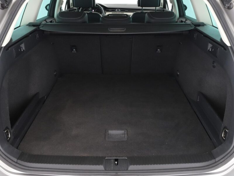 Volkswagen Passat navi skóra/alcantara LED klima auto grzane fotele czujniki parkowania B8 (2014-2023)