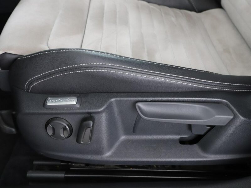 Volkswagen Passat navi skóra/alcantara LED klima auto grzane fotele czujniki parkowania B8 (2014-2023)