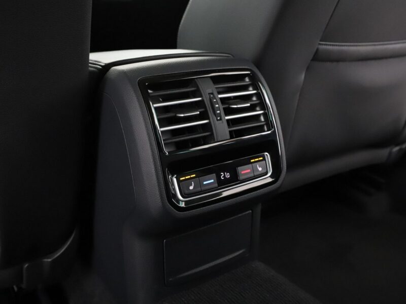 Volkswagen Passat navi skóra/alcantara LED klima auto grzane fotele czujniki parkowania B8 (2014-2023)