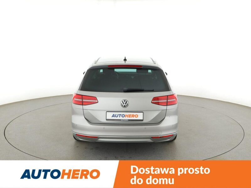 Volkswagen Passat navi skóra/alcantara LED klima auto grzane fotele czujniki parkowania B8 (2014-2023)