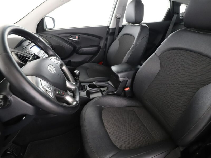 Hyundai ix35 półskóra LED klima auto grzane fotele czujniki parkowania