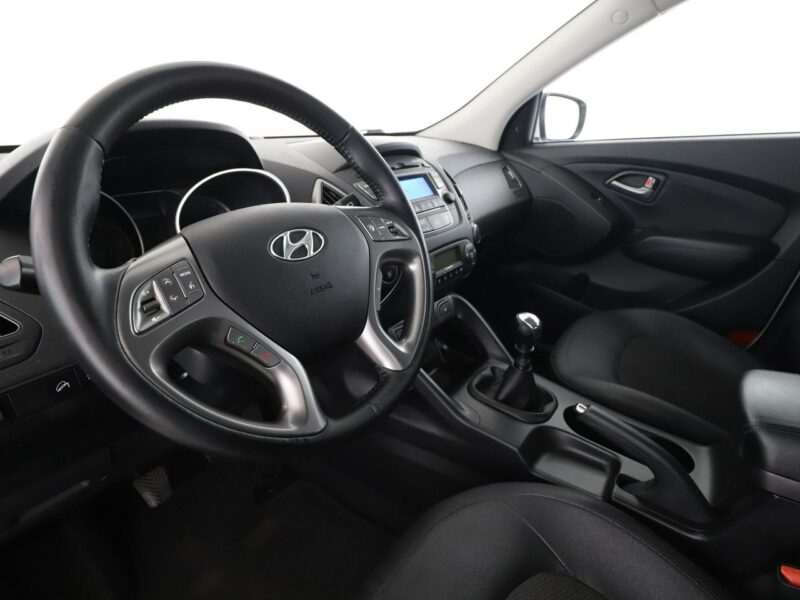 Hyundai ix35 półskóra LED klima auto grzane fotele czujniki parkowania