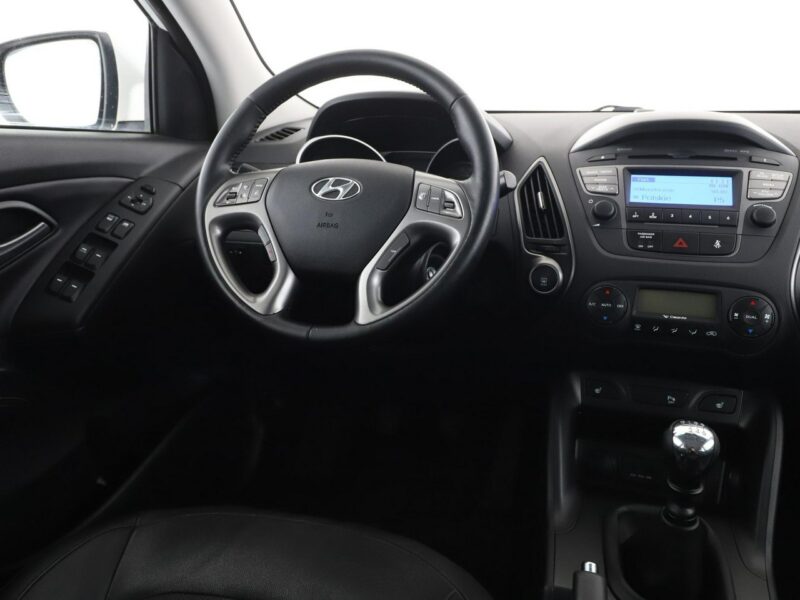 Hyundai ix35 półskóra LED klima auto grzane fotele czujniki parkowania
