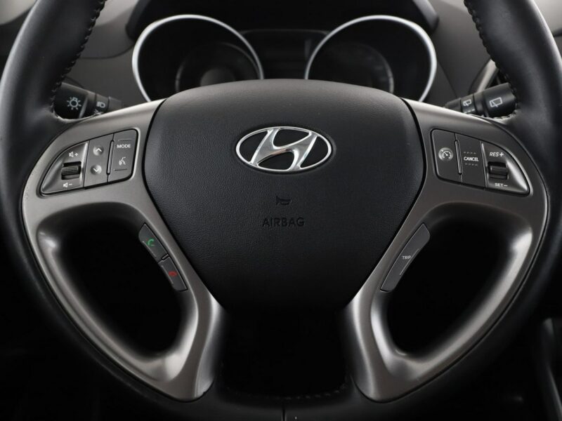 Hyundai ix35 półskóra LED klima auto grzane fotele czujniki parkowania
