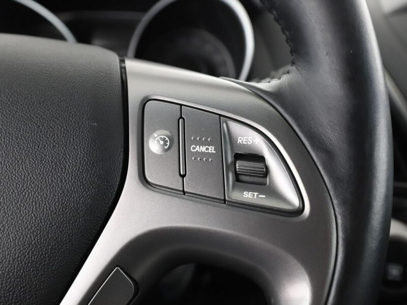 Hyundai ix35 półskóra LED klima auto grzane fotele czujniki parkowania