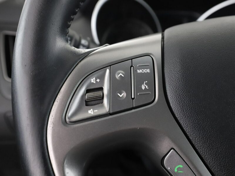 Hyundai ix35 półskóra LED klima auto grzane fotele czujniki parkowania