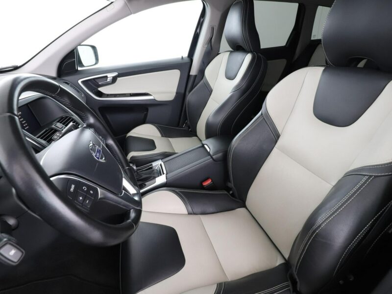 Volvo XC 60 automat bi-xenon skóra navi el. sterowane i grzane fotele czujniki par II (2017-)