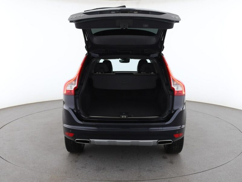 Volvo XC 60 automat bi-xenon skóra navi el. sterowane i grzane fotele czujniki par II (2017-)