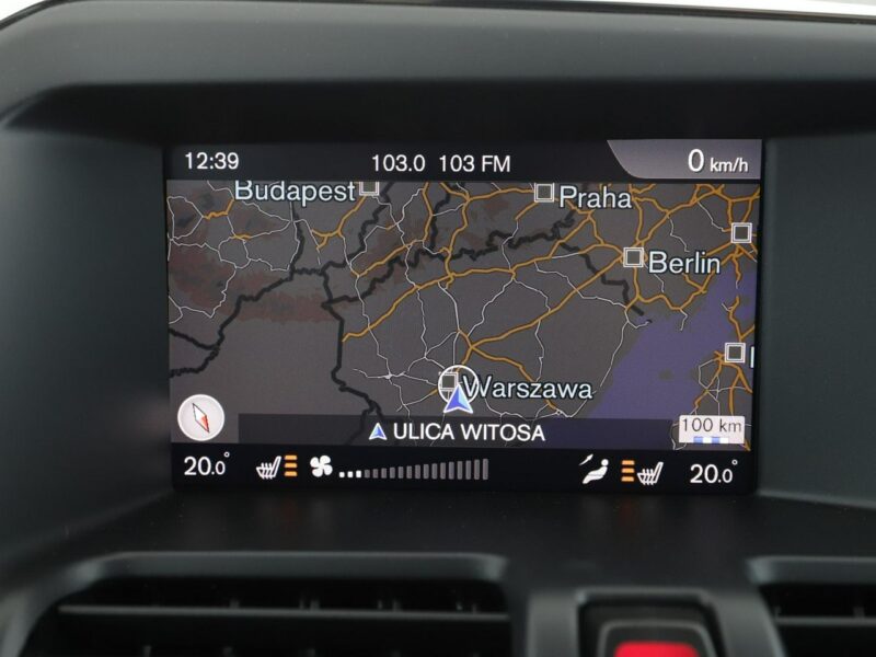 Volvo XC 60 automat bi-xenon skóra navi el. sterowane i grzane fotele czujniki par II (2017-)
