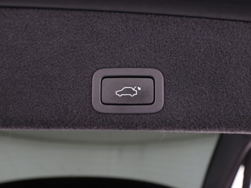 Volvo XC 60 automat bi-xenon skóra navi el. sterowane i grzane fotele czujniki par II (2017-)