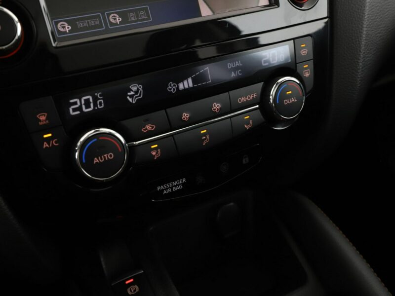 Nissan Qashqai panorama navi klima auto LED kamera i czujniki parkowania grzane fotel II (2013-2021)