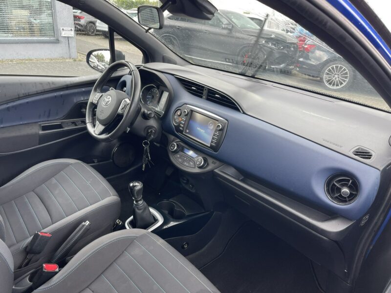 Toyota Yaris Style Klimatyzacja Kamera Ks. serwisowa III (2011-2019)