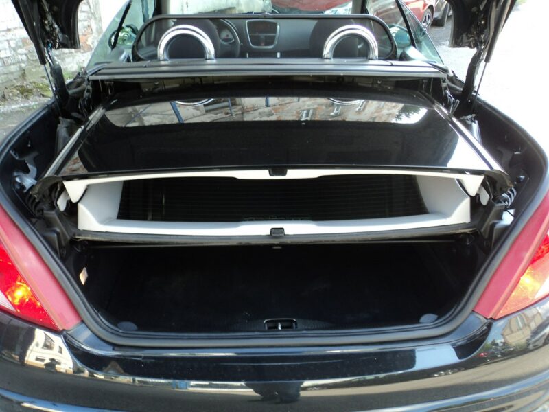 Peugeot 207 sprzedam ładnego peugeota z 2010r cabri 1.6 hdi