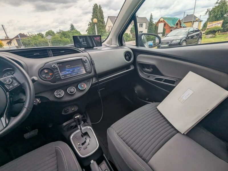 Toyota Yaris 1.5 benz/salon Polska,serwis/II właściciel/navi/kamera III (2011-2019)