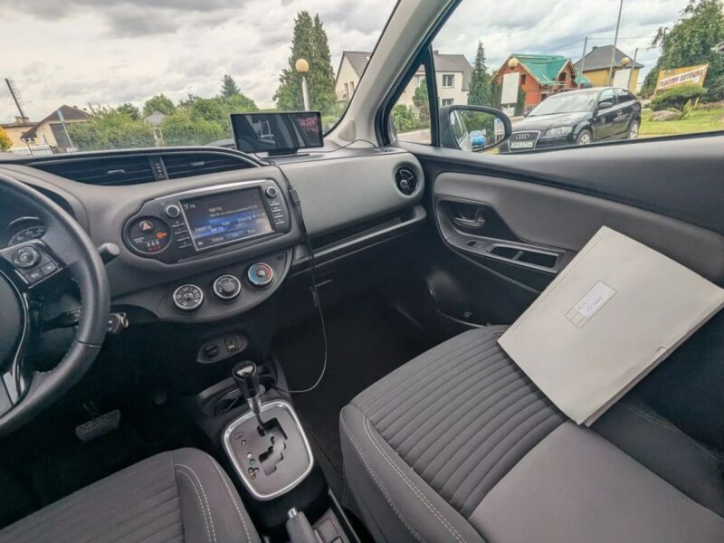 Toyota Yaris 1.5 benz/salon Polska,serwis/II właściciel/navi/kamera III (2011-2019)