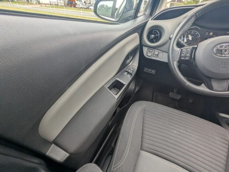 Toyota Yaris 1.5 benz/salon Polska,serwis/II właściciel/navi/kamera III (2011-2019)