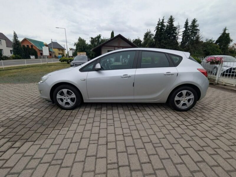 Opel Astra 1.6 ecotec/rSALON PL/I właściciel/bezwypadek/bardzo dobry stan J (2009-2019)