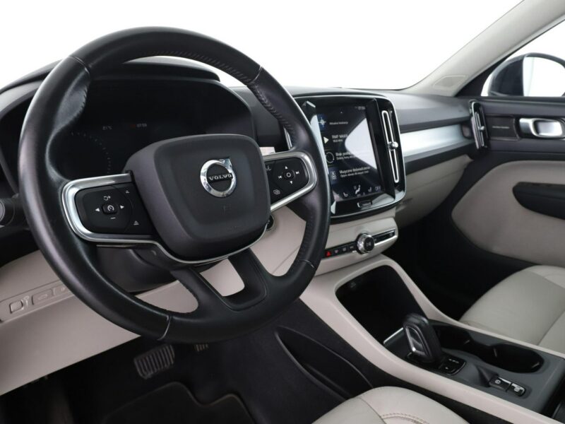 Volvo XC 40 Inscription PHEV T5 skóra panorama kamera360 grzane fotele navi Harman