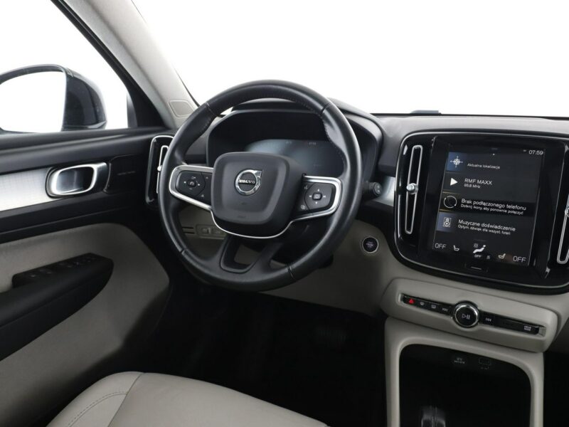 Volvo XC 40 Inscription PHEV T5 skóra panorama kamera360 grzane fotele navi Harman