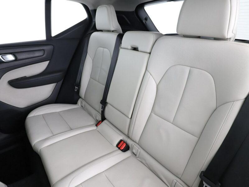 Volvo XC 40 Inscription PHEV T5 skóra panorama kamera360 grzane fotele navi Harman