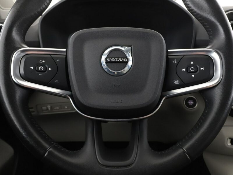 Volvo XC 40 Inscription PHEV T5 skóra panorama kamera360 grzane fotele navi Harman