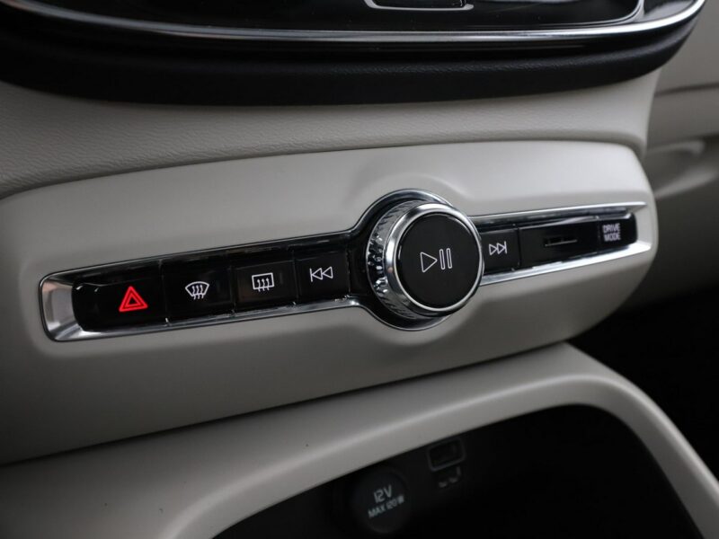 Volvo XC 40 Inscription PHEV T5 skóra panorama kamera360 grzane fotele navi Harman