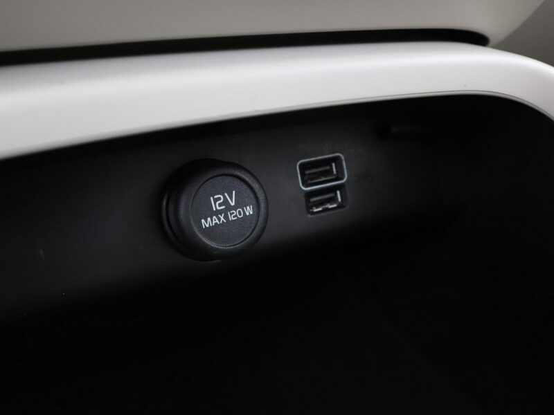 Volvo XC 40 Inscription PHEV T5 skóra panorama kamera360 grzane fotele navi Harman