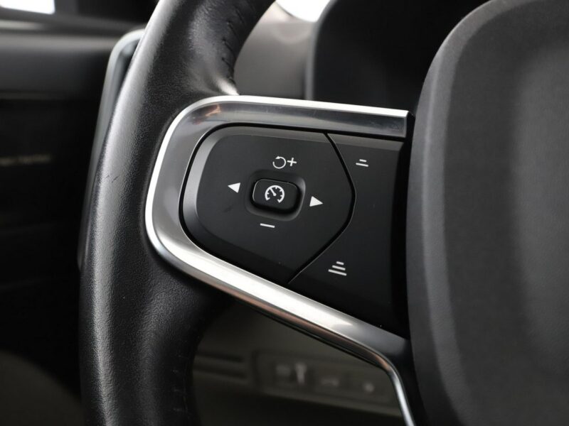 Volvo XC 40 Inscription PHEV T5 skóra panorama kamera360 grzane fotele navi Harman