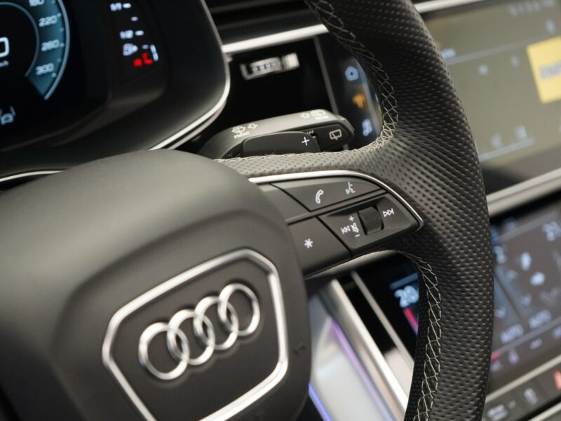 Audi Q8 60 TFSIe 462 KM Quattro Sline Virtual Kamera 360 ACC Head-Up Hak