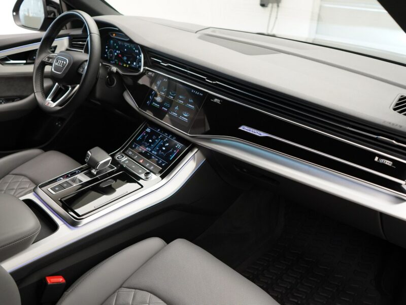 Audi Q8 60 TFSIe 462 KM Quattro Sline Virtual Kamera 360 ACC Head-Up Hak