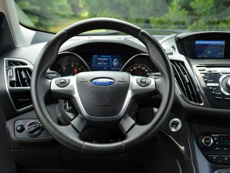 Ford Kuga 2.0TDCi(140KM)Navi Kamera Panorama ParkAssist Skóry Sony Alu17" ASO II (2012-)