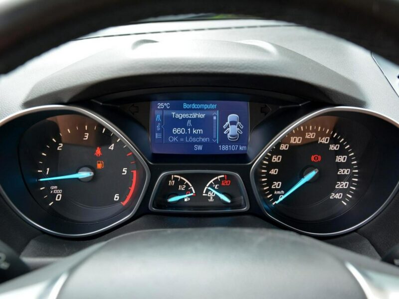 Ford Kuga 2.0TDCi(140KM)Navi Kamera Panorama ParkAssist Skóry Sony Alu17" ASO II (2012-)