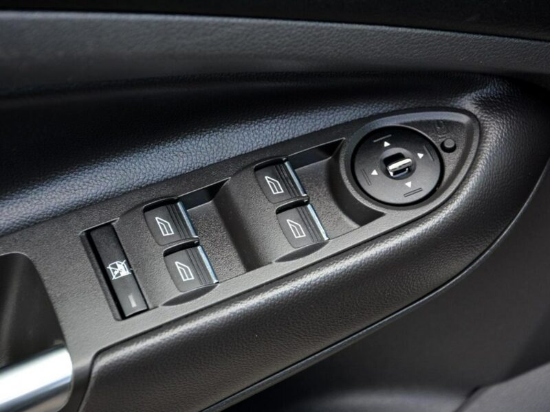 Ford Kuga 2.0TDCi(140KM)Navi Kamera Panorama ParkAssist Skóry Sony Alu17" ASO II (2012-)
