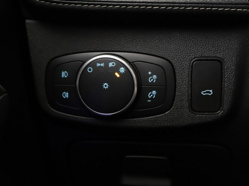 Ford Focus Automat Panorama Navi Automatyczna klimatyzacja Podgrzewane fotele Blt Mk4 (2018-)