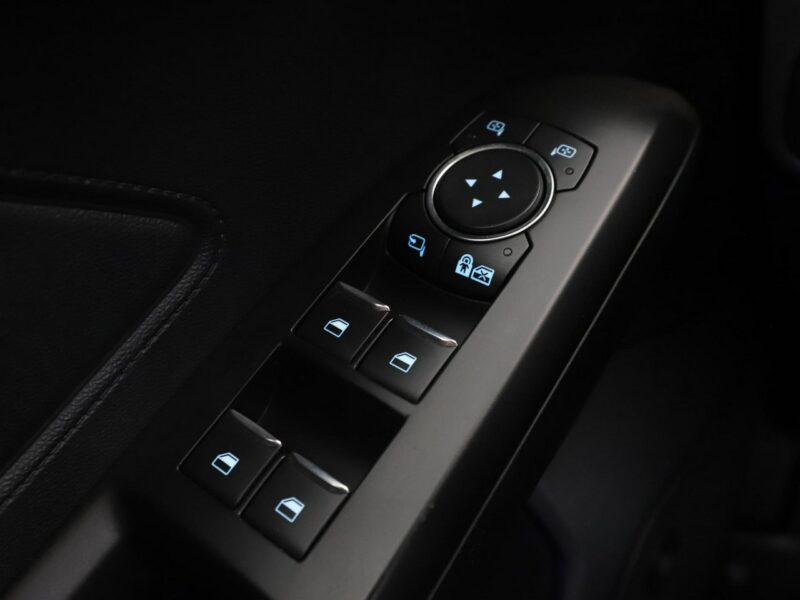 Ford Focus Automat Panorama Navi Automatyczna klimatyzacja Podgrzewane fotele Blt Mk4 (2018-)