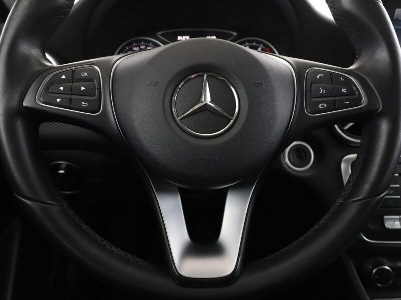 Mercedes A 180 półskóra full LED navi klima czujniki parkowania grzane fotele W176 (2012-)