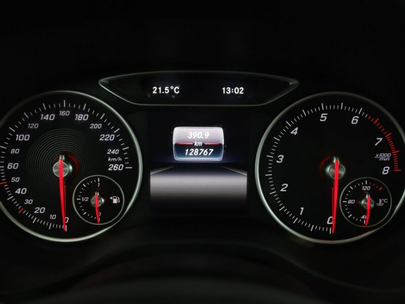 Mercedes A 180 półskóra full LED navi klima czujniki parkowania grzane fotele W176 (2012-)