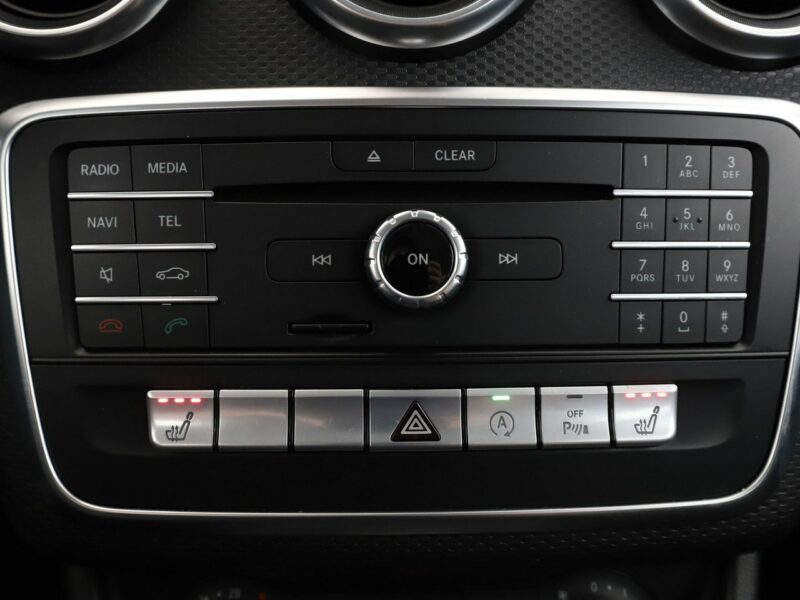 Mercedes A 180 półskóra full LED navi klima czujniki parkowania grzane fotele W176 (2012-)