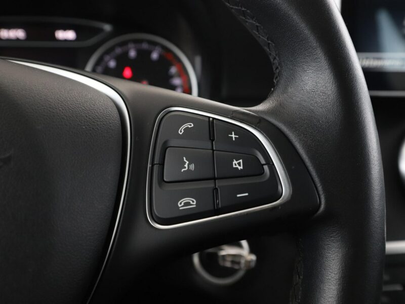 Mercedes A 180 półskóra full LED navi klima czujniki parkowania grzane fotele W176 (2012-)