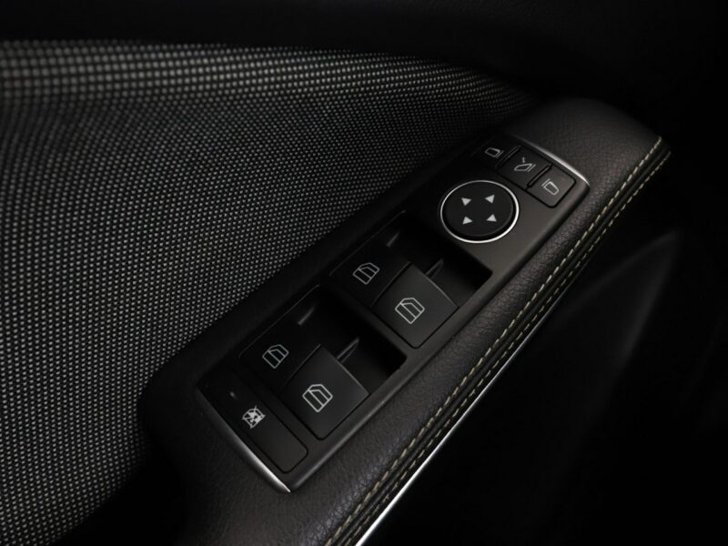 Mercedes A 180 półskóra full LED navi klima czujniki parkowania grzane fotele W176 (2012-)