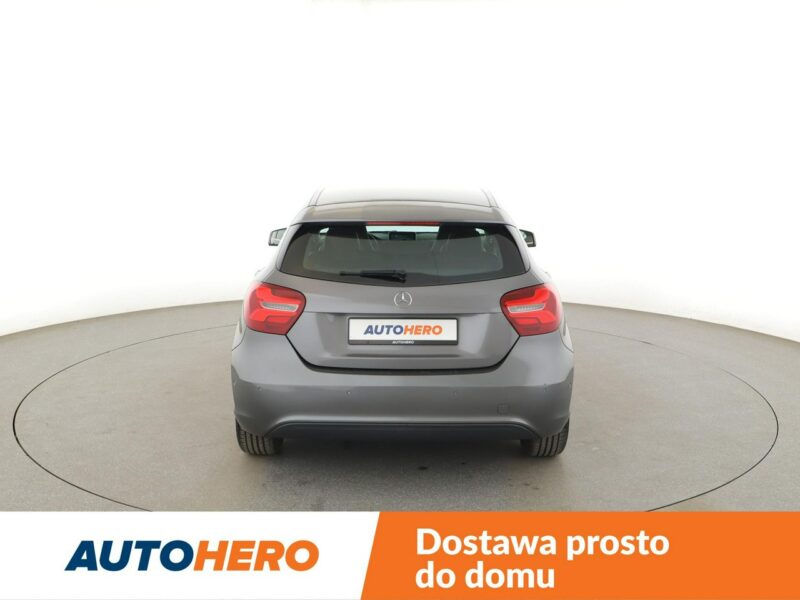 Mercedes A 180 półskóra full LED navi klima czujniki parkowania grzane fotele W176 (2012-)