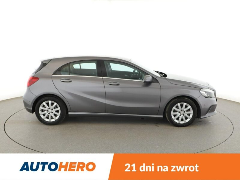 Mercedes A 180 półskóra full LED navi klima czujniki parkowania grzane fotele W176 (2012-)