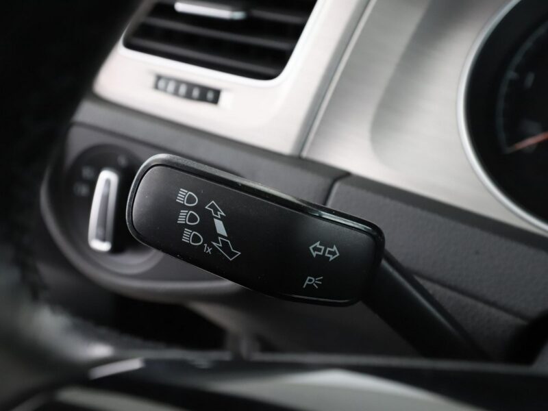 Volkswagen Golf klima auto czujniki parkowania multifunkcja VII (2012-)